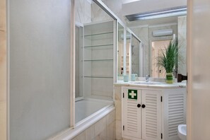 Bathtub, hair dryer, towels