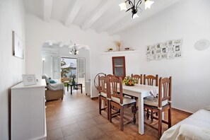 Dining - Finca El Campo that welcomes pets with air conditioning, terrace and garden (Arcos de la Frontera)