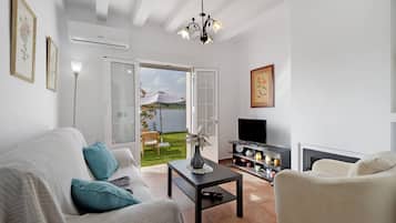 TV, caminetto, impianto stereo