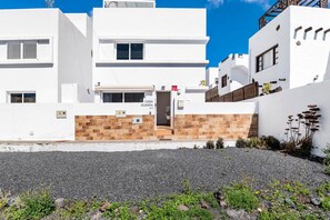 Exterior - Vacation Home Casa Alvaria with Mountain View, Sea View, Wi-Fi & Terraces (Punta mujeres)