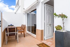 Outdoor dining - Vacation Home Casa Alvaria with Mountain View, Sea View, Wi-Fi & Terraces (Punta mujeres)