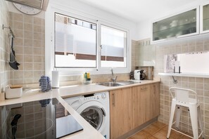 Refrigerador, microondas, horno, placa de cocina