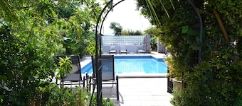 Villa Val de Rosa with Pool, Secluded Garden, Parking, & 400+ Mb Wi-Fi