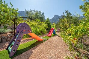 Children’s area - Finca "S'Olivar Major": Your Eden in Mallorca: Mountain View, Wi-Fi, A/C, Pool, Gardens & Terrace! (Fornalutx)