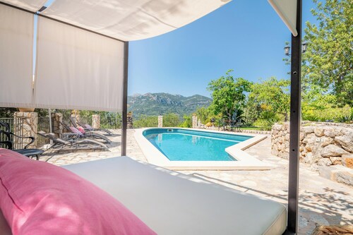 Finca "S'Olivar Major" mit Bergblick, WLAN, A/C, Pool, Garten & Terrasse