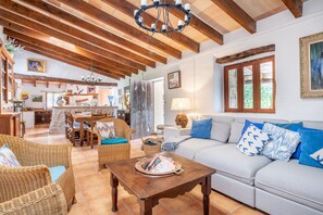 TV - Finca "S'Olivar Major": Your Eden in Mallorca: Mountain View, Wi-Fi, A/C, Pool, Gardens & Terrace! (Fornalutx)