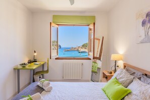 2 bedrooms, iron/ironing board, free WiFi, bed sheets - Apartment 'Bellavista Port De Soller' with Sea View, Private Terrace and Wi-Fi (Port de Sóller)