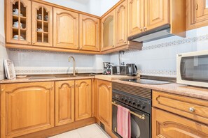 Refrigerador, horno, parrilla de estufa y lavavajillas