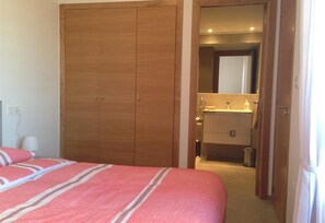 2 habitaciones, tabla de planchar con plancha y wifi gratis 