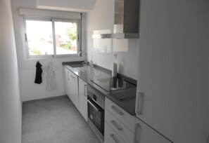 Fridge, microwave, oven, stovetop - "Fantastic apartment" with Pool, Whirlpool, Wi-Fi, A/C, Balcony & Terrace (Torrevieja)