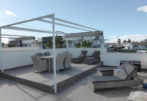 Outdoor dining - "A modern villa with a large solarium" with Lake View, Pool, Terrace & Garden (Ciudad Quesada Rojales)