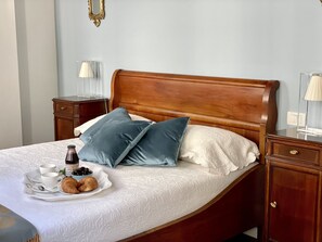 1 slaapkamer, een strijkplank/strijkijzer, gratis wifi, beddengoed