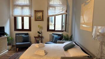 2 soverom, strykejern/-brett, wi-fi (inkludert) og sengetøy