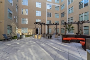Terrace/patio - Close to Campus Student Housing + Amenities (Atlanta)