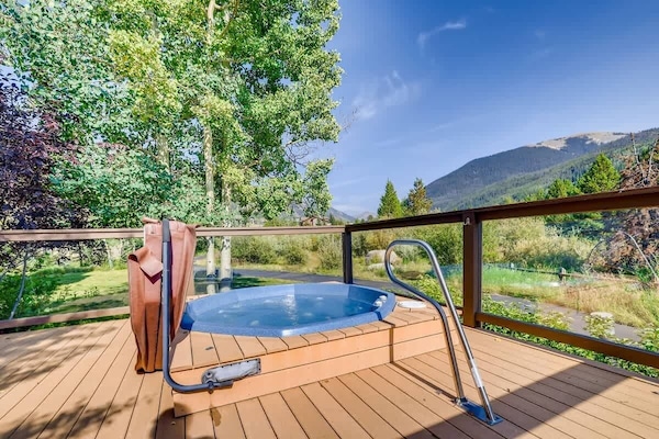 Community Outdoor Hot Tub