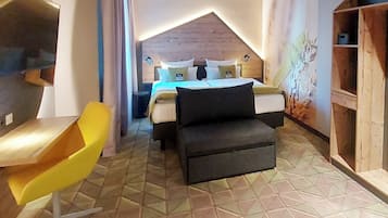 In-room safe, soundproofing, free WiFi, bed sheets