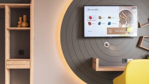 غرفة بريميم - سرير كبير | خزنة داخل الغرفة وتجهيزات عازلة للصوت وأسرّة أطفال/رضّع (مجانًا)