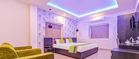 Deluxe Room | Iron/ironing board, bed sheets