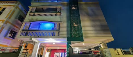 Façade de l’hébergement - soirée/nuit
