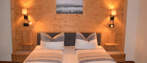 Double Room | WiFi, bed sheets