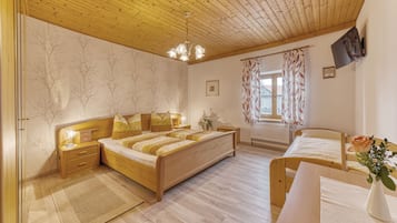 Double Room | WiFi, bed sheets