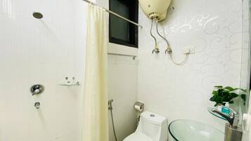 Towels, soap, shampoo, toilet paper