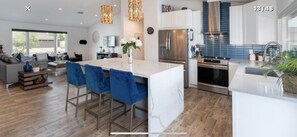 Fridge, microwave, oven, stovetop - Perfectly located in Scottsdale to ALL (Scottsdale)