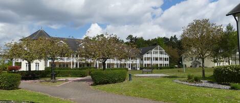 المنشأة من الخارج