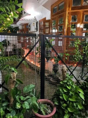 Property grounds - Beautiful Fully Furnished 2BHK Suite - rooms, lobby, kitchen, bathrooms, Garden (Lucknow)