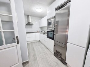 Fridge, microwave, oven, coffee/tea maker