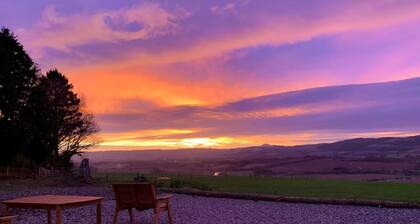 Woodhead Shepherds Hut - Sleeps 2 - Mailer Farm