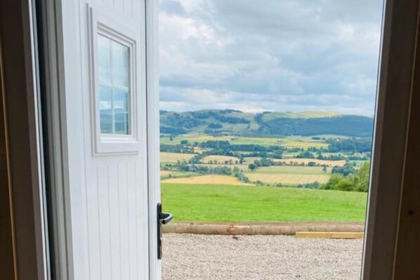 Interior - Woodhead Shepherds Hut - Sleeps 2 - Mailer Farm (Perth)