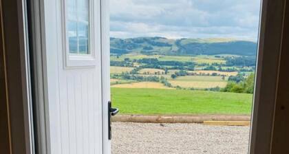 Woodhead Shepherds Hut - Sleeps 2 - Mailer Farm