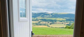 Woodhead Shepherds Hut - Sleeps 2 - Mailer Farm