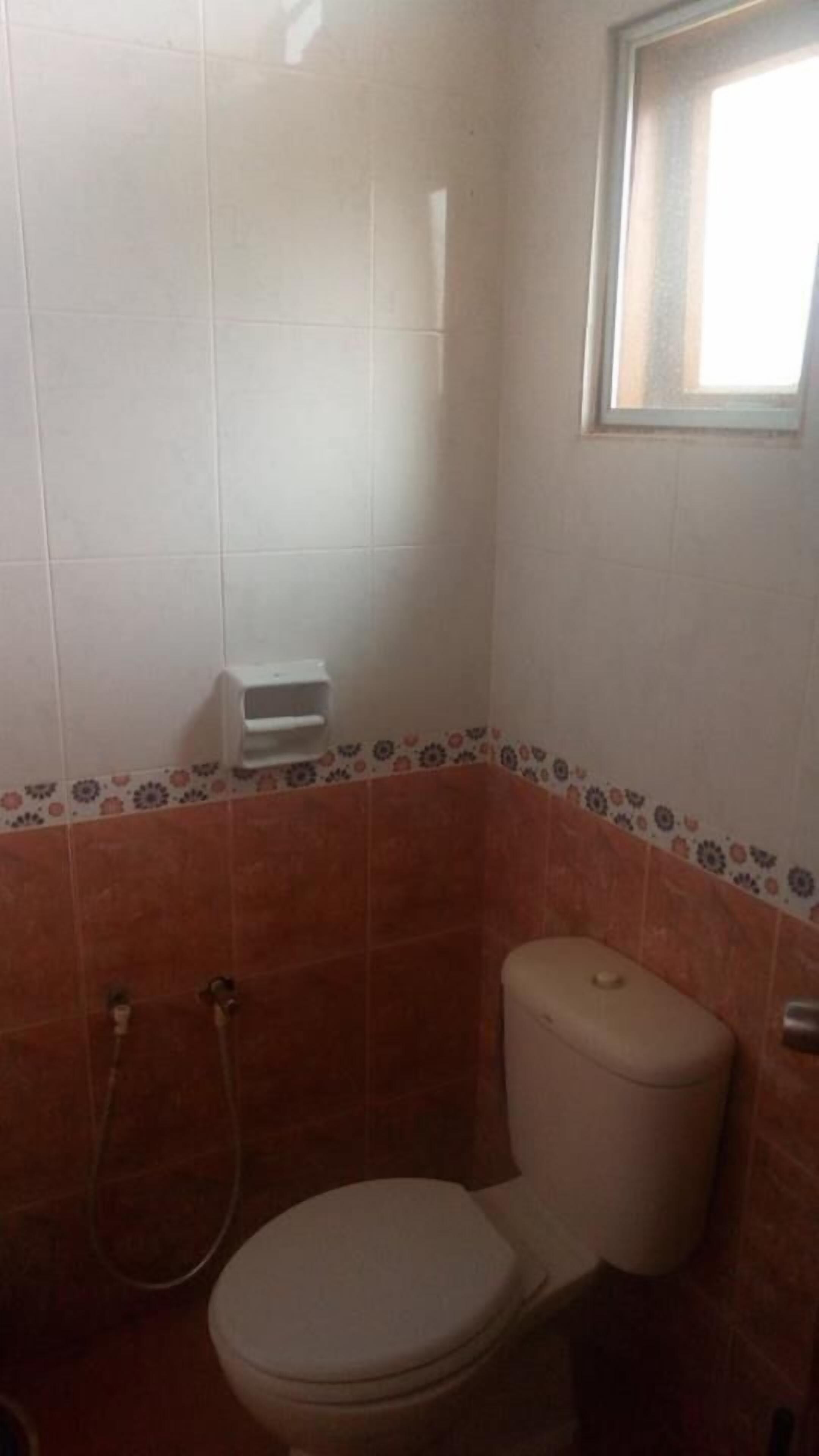 シャワー、バスアメニティ (無料)、ヘアドライヤー、タオル