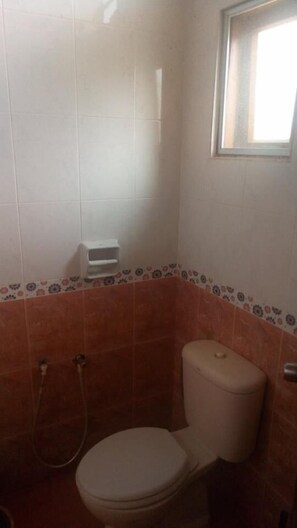 Shower, free toiletries, hair dryer, towels - PCB Beach Resort (Kota Bharu)