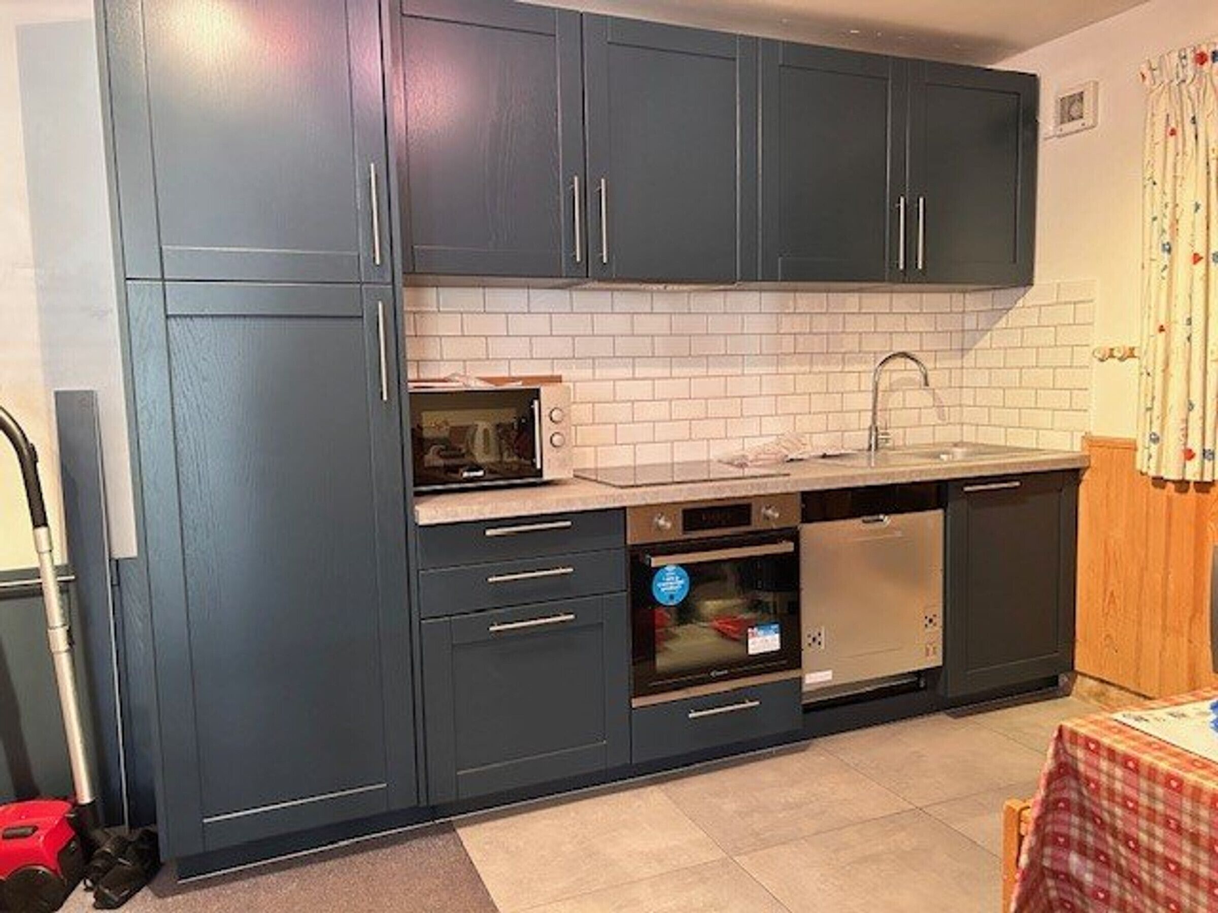 Fridge, microwave, dishwasher, coffee/tea maker