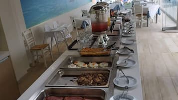 Bữa sáng buffet hàng ngày (8.5 EUR/mỗi người)