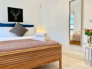 3 makuuhuonetta, silitysrauta/-lauta, ilmainen Wi-Fi, vuodevaatteet