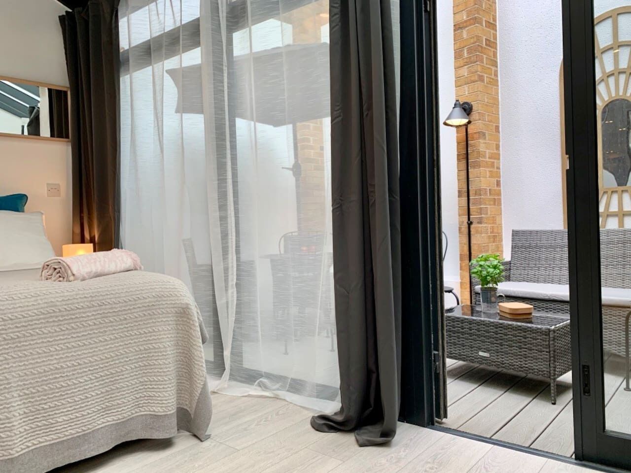 3 slaapkamers, een strijkplank/strijkijzer, gratis wifi, beddengoed