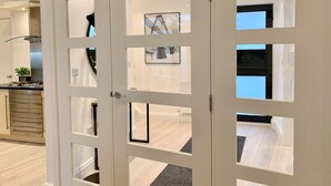 A modern interior with a white door featuring multiple glass panels. - Huge & Central 3 Bedr/4 Beds/2,5 Bath/ Covent Gdn (Greater London)