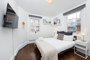 3 slaapkamers, een strijkplank/strijkijzer, gratis wifi, beddengoed