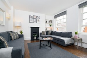 Smart TV, video games, Netflix, streaming services - LUXURY/HUGE! 3 BEDR/4BEDS/ COVENT GARD 5MIN SUBWAY (London)