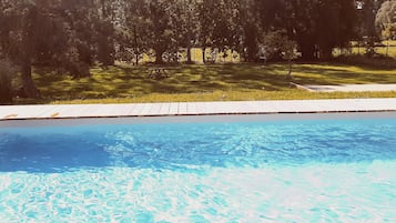 Piscina all'aperto, una piscina riscaldata