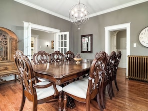 Dining - Mill Haus - Heated Swimming Pool, Hot Tub, Dog Friendly, Downtown (Washington)