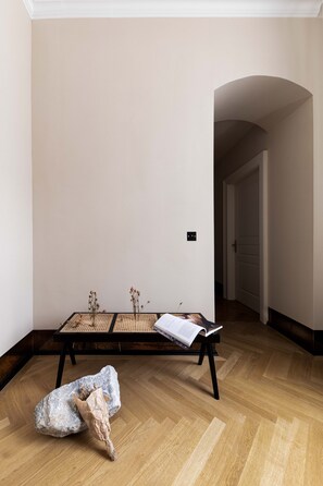 Superior Suite | Living area | 49-inch flat-screen TV with satellite channels, TV, Netflix - Zola Hotel - Palais de Bohème (Vienna)