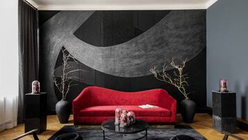 Suite ejecutiva | Zona de estar | Una televisión de pantalla plana, Netflix, servicios de streaming