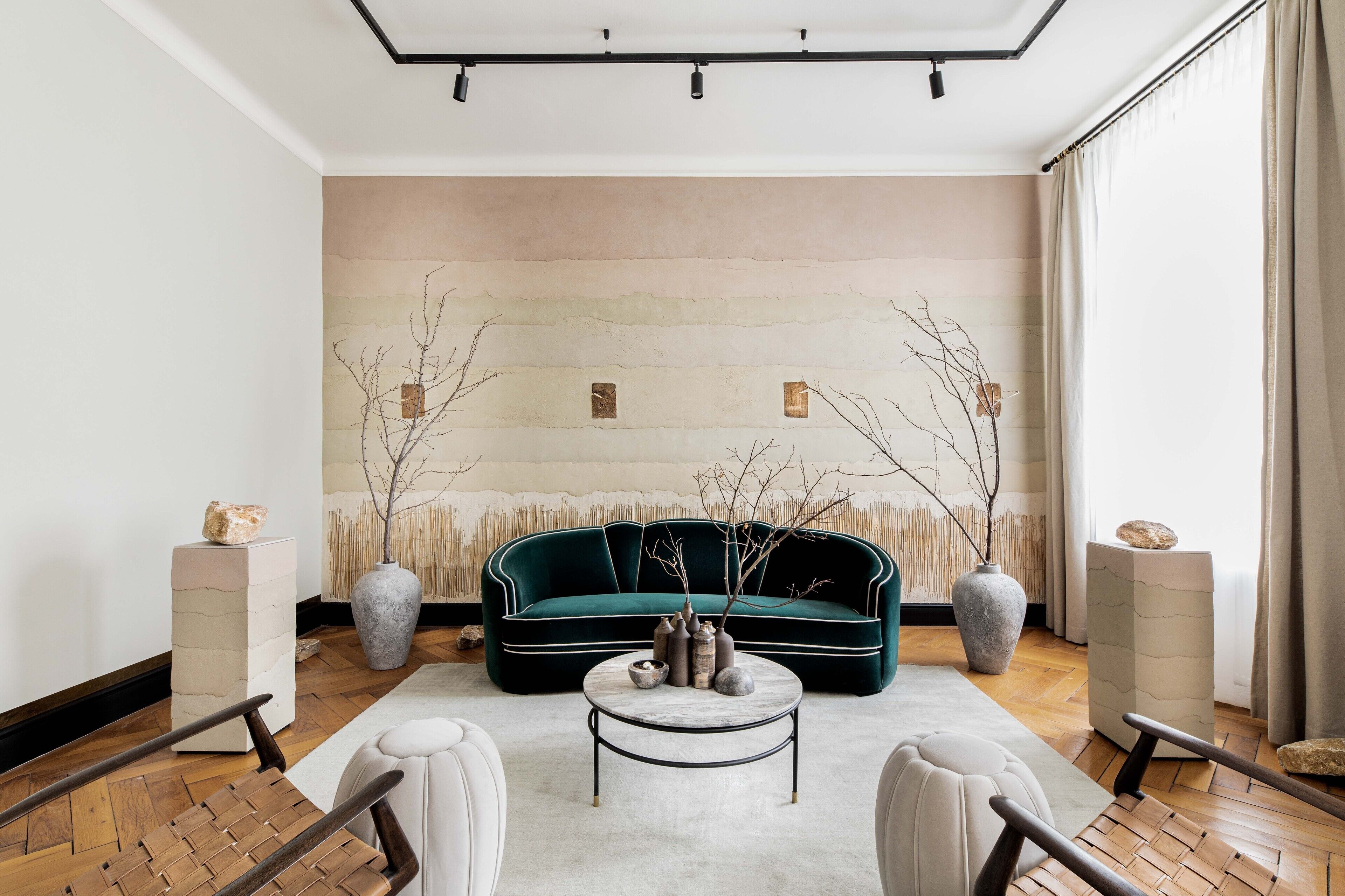 이그제큐티브 스위트 | 거실 공간 | 위성 채널 시청이 가능한 49인치 평면 TV, TV, 넷플릭스