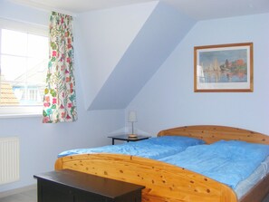 2 bedrooms, travel cot, free WiFi, bed sheets - Quietly situated maisonette apartment in Prerow, 4 pers., parking lot, WLAN, laundry incl. (Ostseebad Prerow)