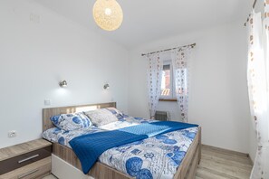 Rumah Keluarga, beberapa kamar, tepi gunung (Holiday Home Kastav) | 2 kamar tidur, meja kerja, Wi-Fi gratis, dan seprai linen